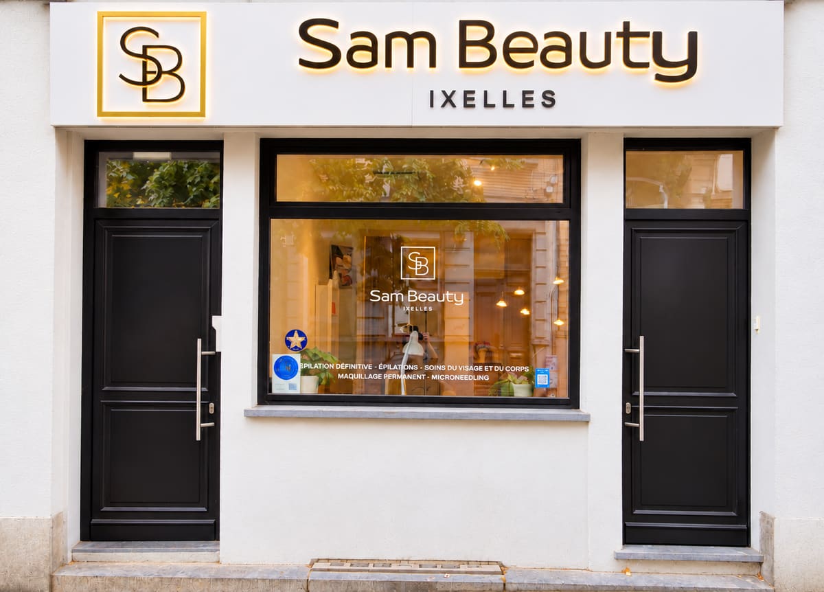 Façade de l’institut Sam Beauty à Ixelles, avec son enseigne lumineuse et sa vitrine